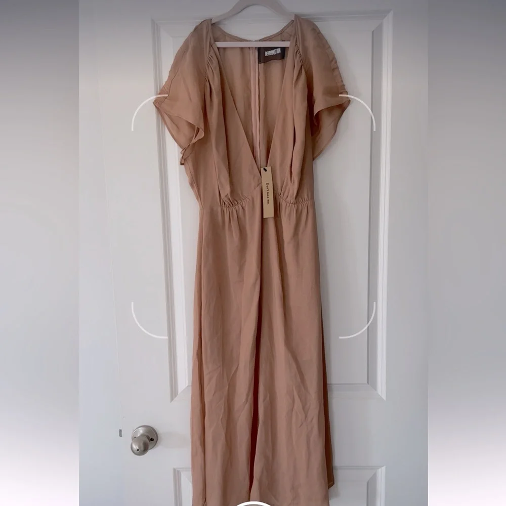 Reformation Thalia Dress in Tan. Women’s Size 6. Like new. Midi Dress.